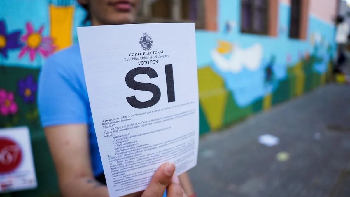 Uruguayos rechazan plebiscitos sobre seguridad social y allanamientos en elecciones nacionales