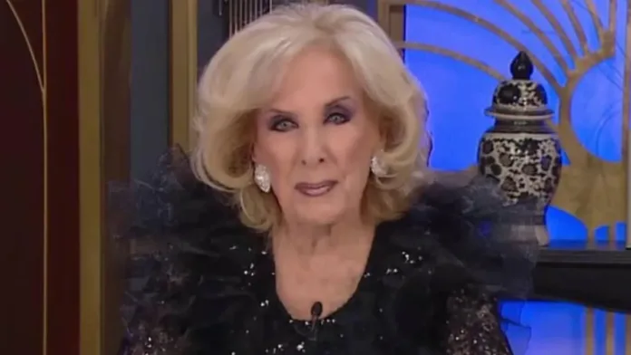 Mirtha Legrand sorprende con su nuevo look y reflexiona sobre su título de doctora.