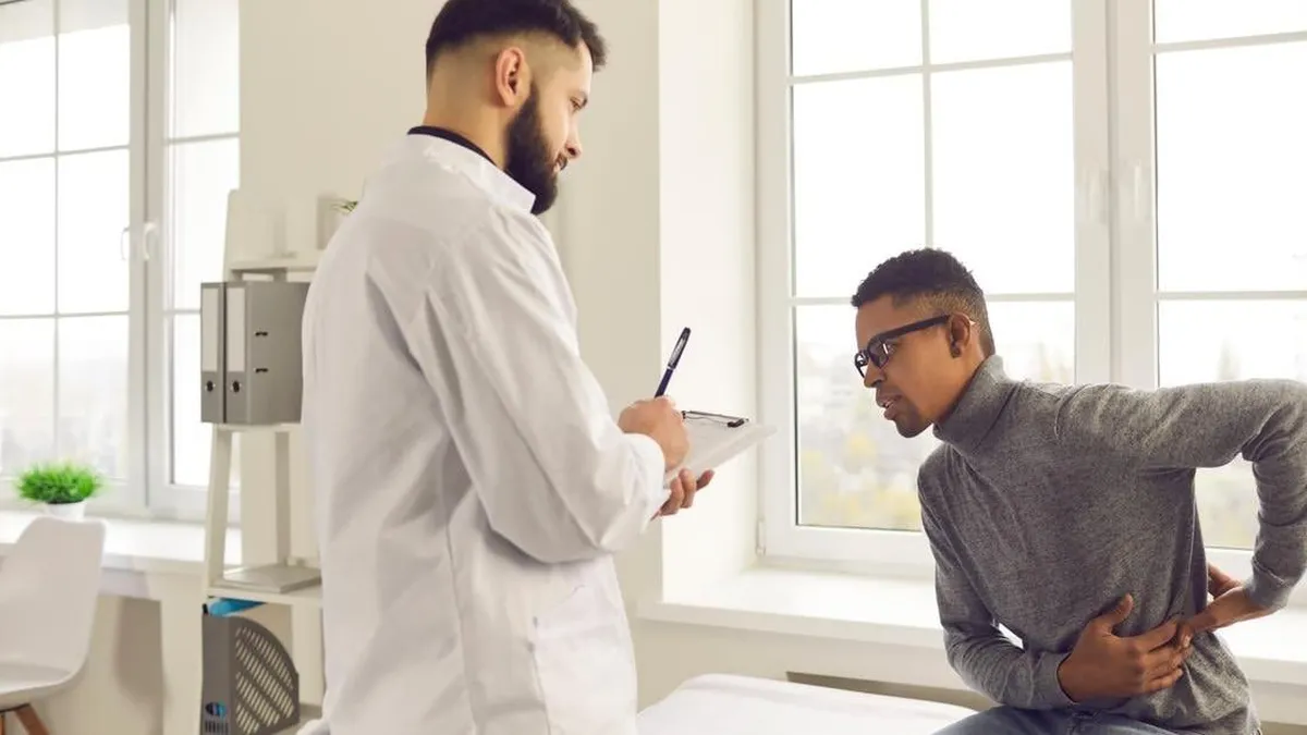 Reducir el tiempo sentado podría ser clave para mejorar el dolor de espalda