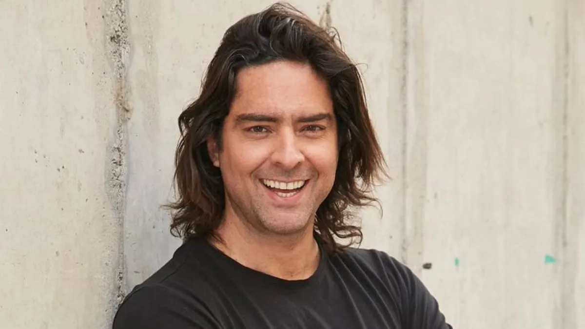 Cristián Riquelme comparte sus secretos para una relación duradera y llena de humor