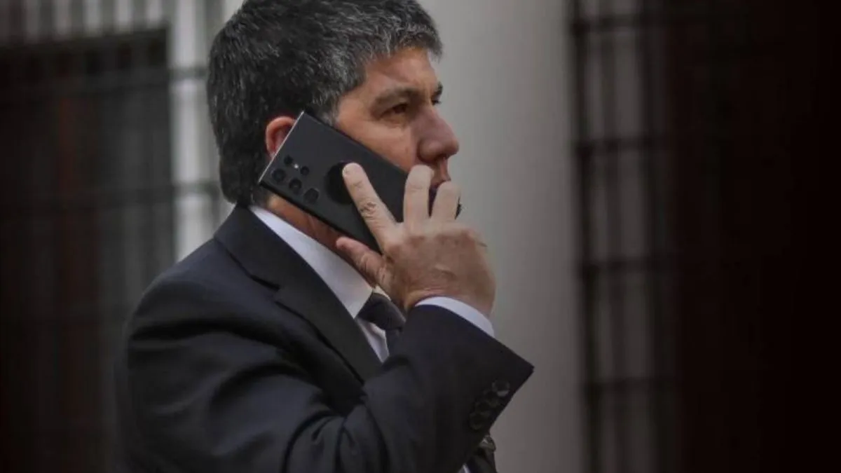 Incautan celular y cámaras del hotel del ex subsecretario Manuel Monsalve tras su renuncia