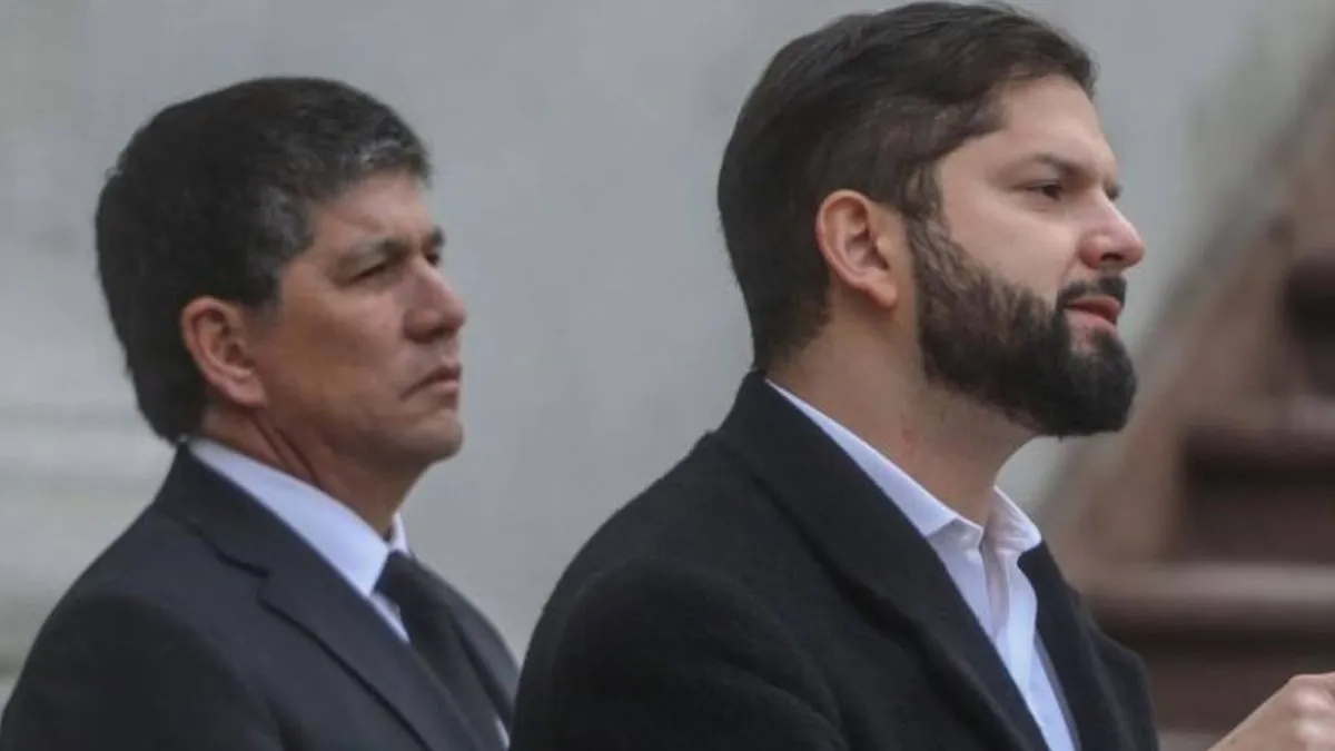 El Presidente Boric comparte un chat crucial con Manuel Monsalve sobre La Moneda.