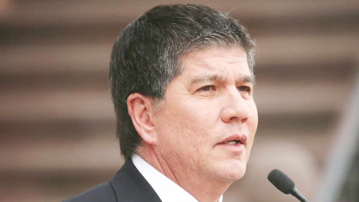 Incautan tres celulares de Manuel Monsalve en operativo de la PDI por orden de la Fiscalía