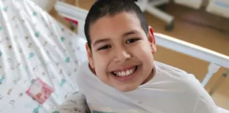 La búsqueda de un gemelo genético para salvar a un niño de 11 años con leucemia.