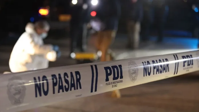 PDI frustra robo en Alameda; delincuentes huyen y una persona está desaparecida.