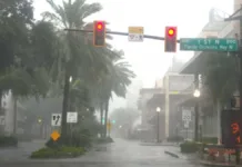 Alerta de tornados en Florida ante la inminente llegada del huracán Milton.