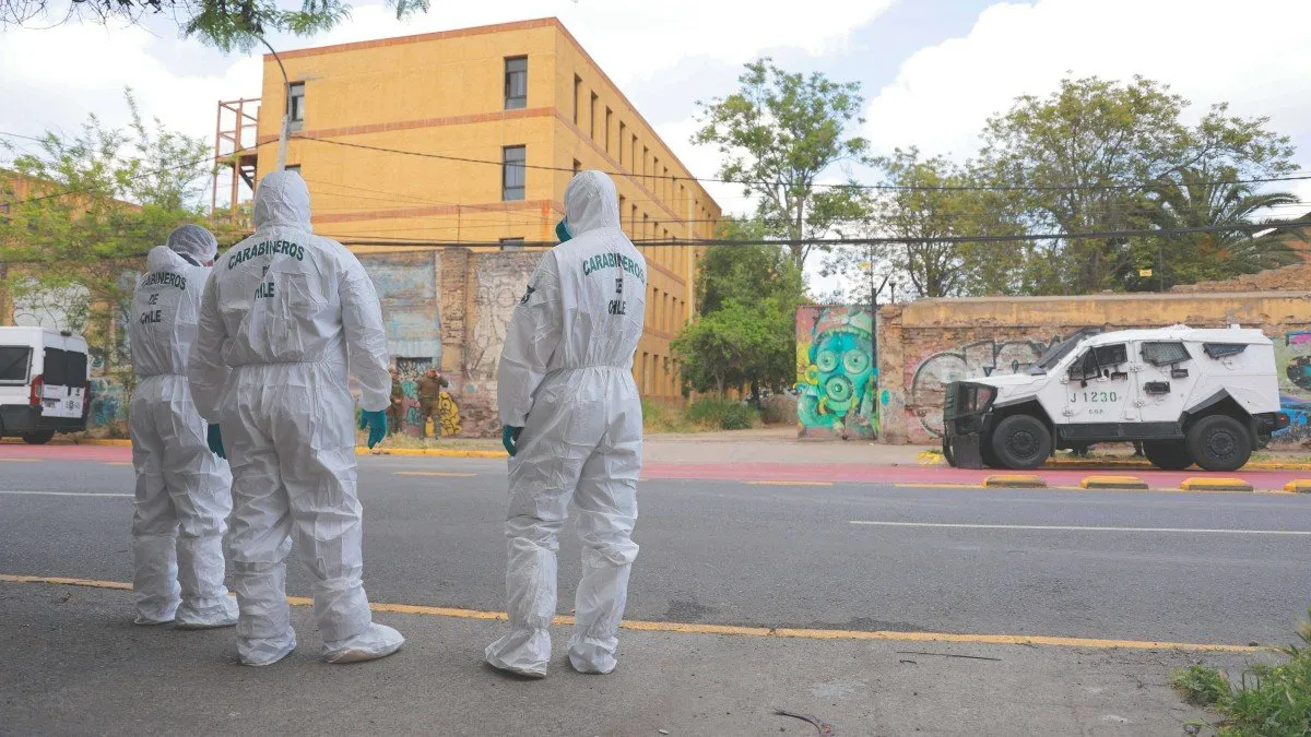 Allanamiento en el INBA tras explosión que dejó 35 estudiantes heridos en Santiago
