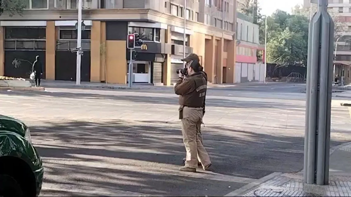 Robo violento en Santiago deja un muerto y dos heridos en la Alameda