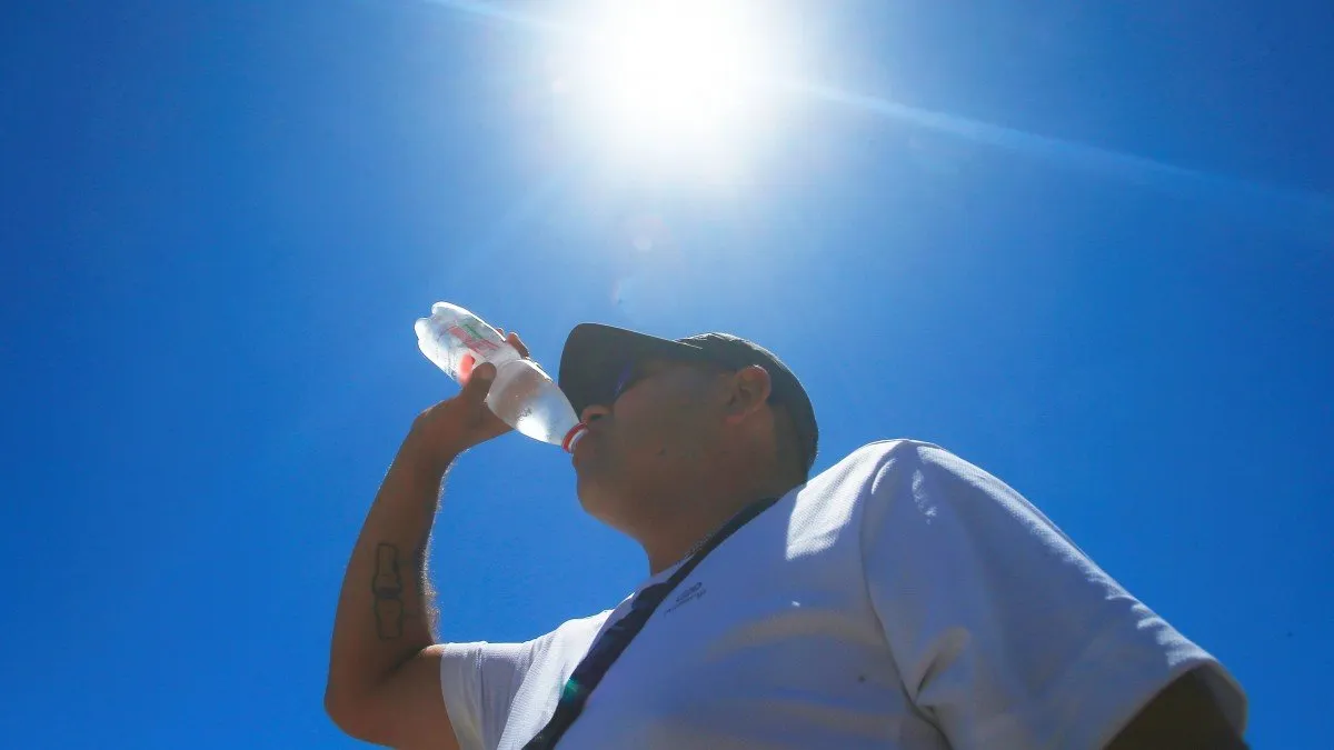 Santiago se prepara para un viernes de calor extremo con temperaturas que superarán los 31°C