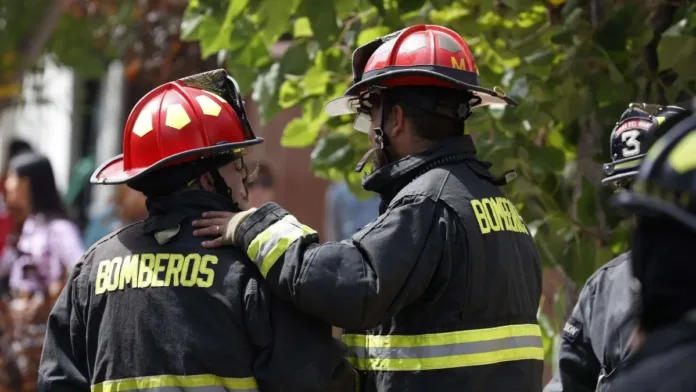 Incendio en La Florida deja tres departamentos afectados y un herido.