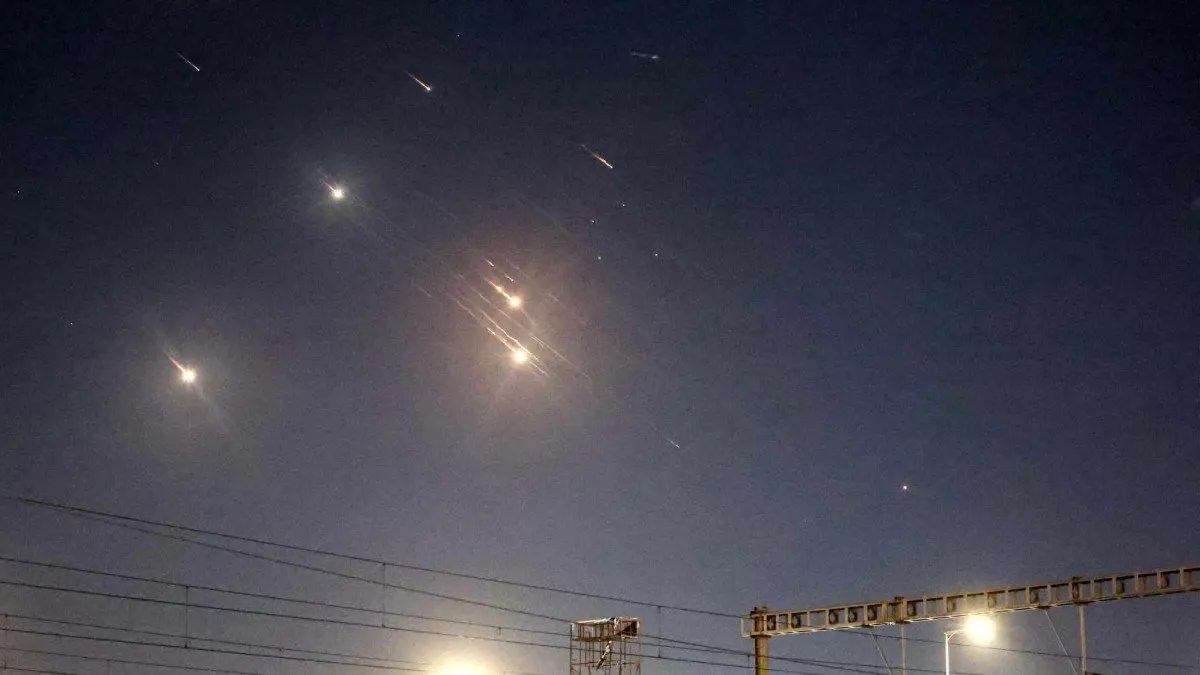 Irán lanza cientos de misiles hacia Israel tras advertencia de ataque inminente