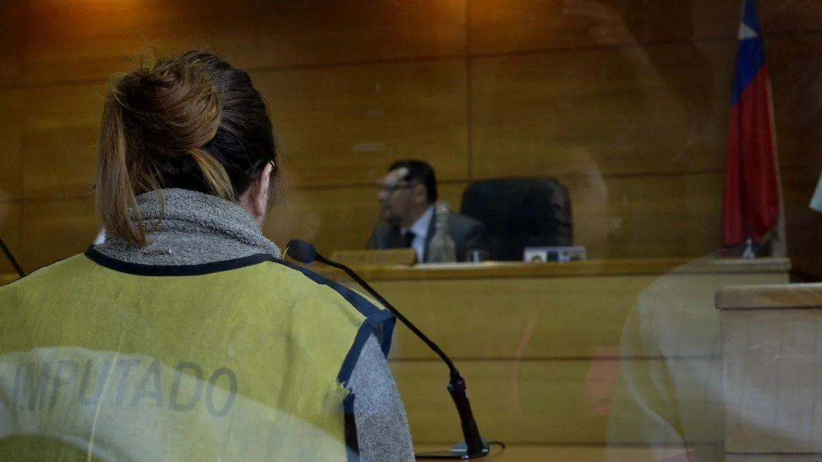 Mujer sin licencia choca bajo efectos de drogas y amenaza a vecina en Punta Arenas