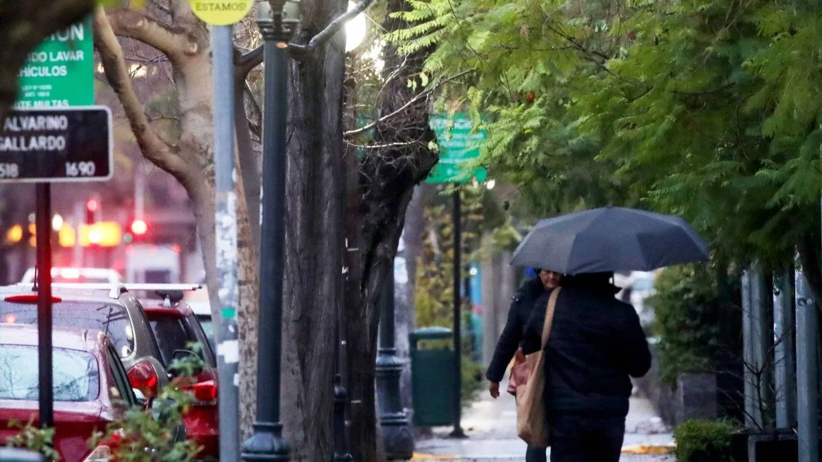 Lluvias sorpresivas en Santiago: ¿qué cantidad de agua se espera la próxima semana?