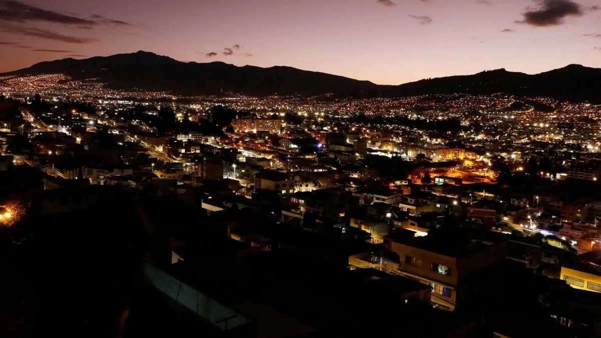 Ecuador enfrenta cortes de luz de 14 horas diarias por la sequía más grave en 60 años