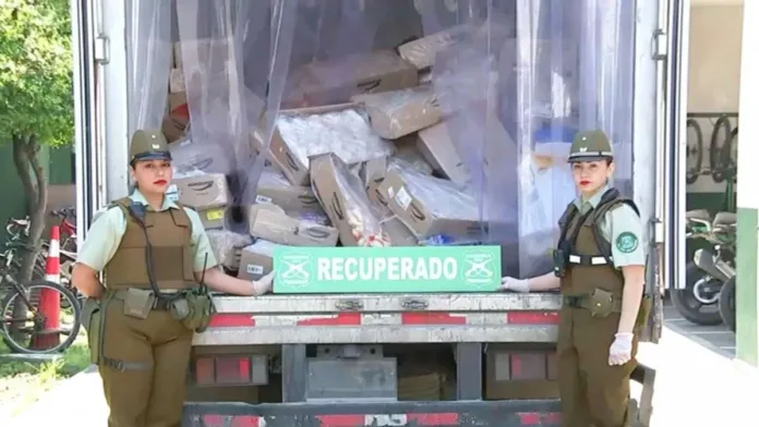 Tres detenidos tras robo a camión de alimentos en San Bernardo.