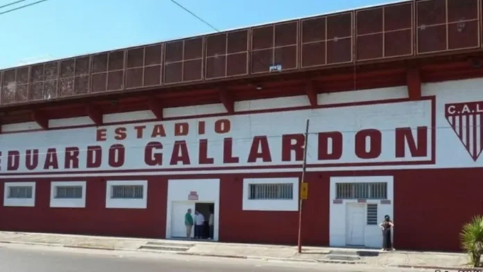 Un artefacto explosivo hallado antes del partido genera pánico en la Primera B.