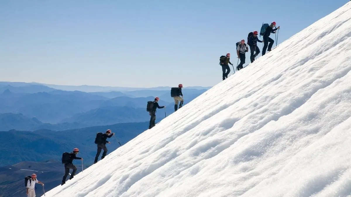 Turistas sorprendidos en la zona restringida del Volcán Villarrica.