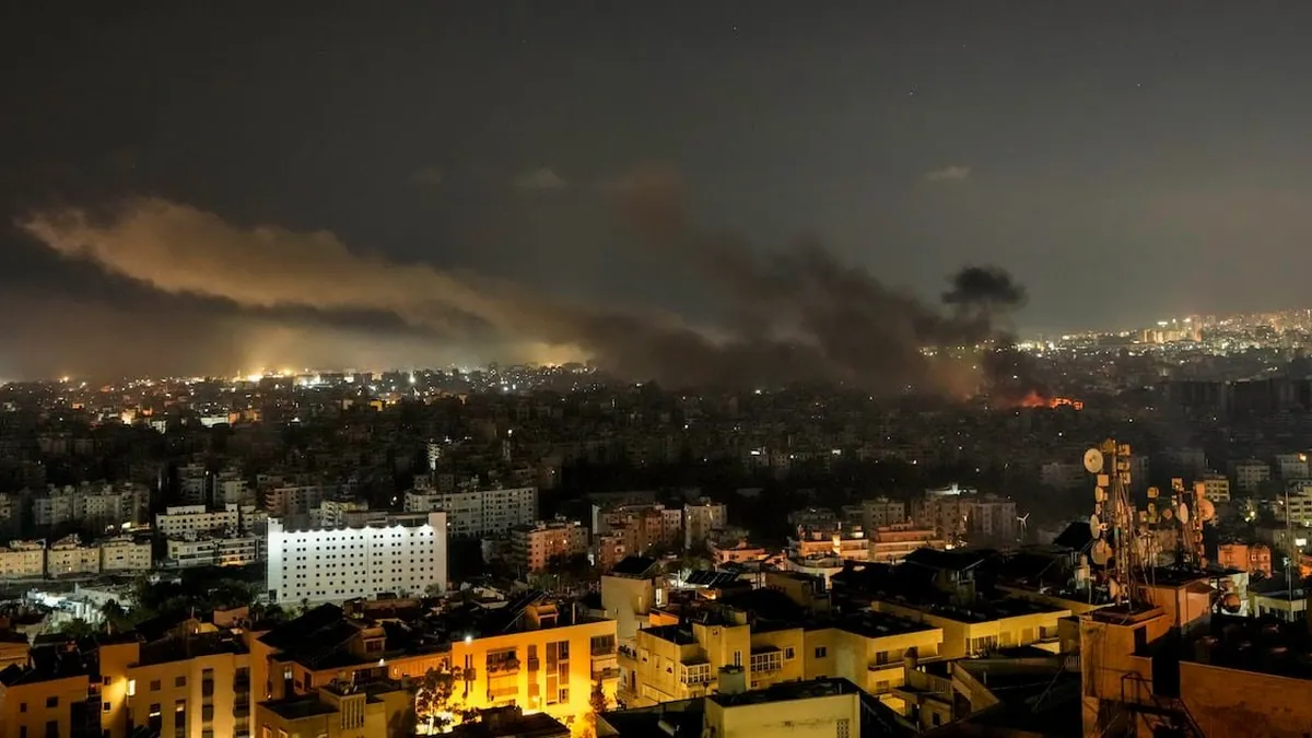 El presidente Boric ordena vuelo humanitario para chilenos en el Líbano.