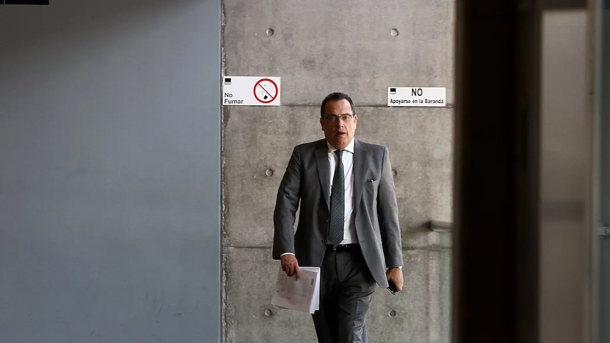 Visita del abogado de Chadwick a Hermosilla en prisión revela nuevos giros en el caso Audio