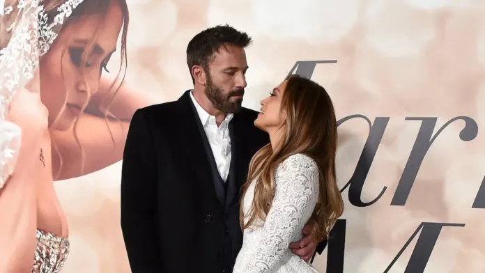 Ben Affleck reacciona a las declaraciones de Jennifer Lopez sobre su divorcio.