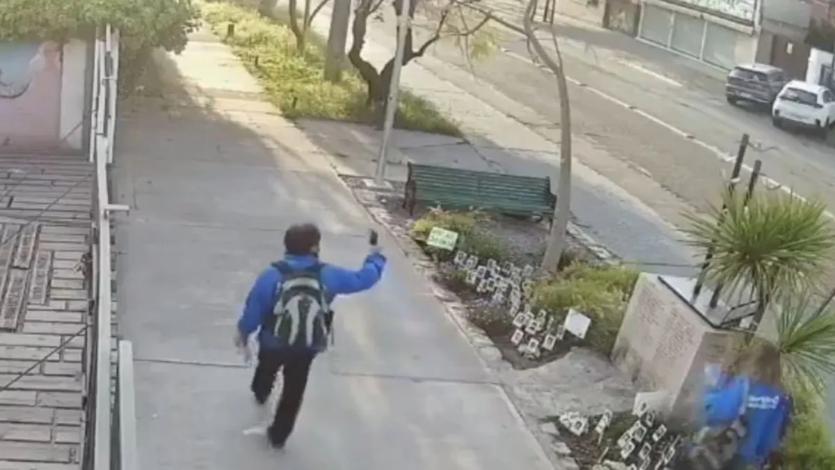 Candidato republicano en el ojo del huracán tras vandalismo en memorial de víctimas