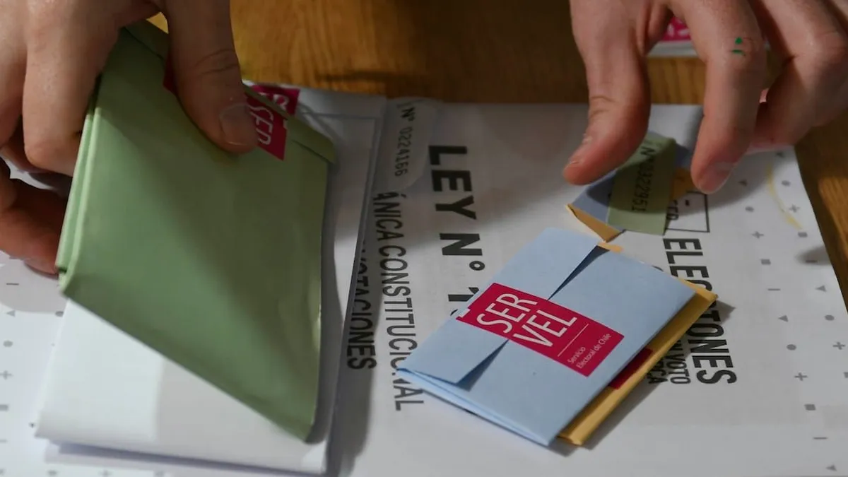 Denuncian a menor de edad como vocal de mesa en elecciones de Chillán