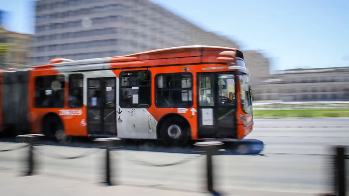 Paraderos inteligentes: 100 nuevas paradas de buses mejorarán el transporte en regiones
