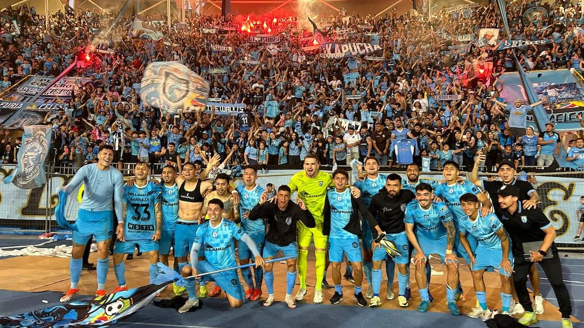 Deportes Iquique celebra su clasificación a la Copa Libertadores con orgullo y pasión.