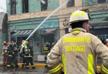 Incendio en local comercial en Independencia: 80 voluntarios en acción.