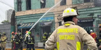 Incendio en local comercial en Independencia: 80 voluntarios en acción.