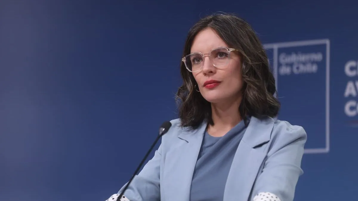 Ministra Vallejo responde a críticas: “La oposición quiere que dos ministras paguen los costos”