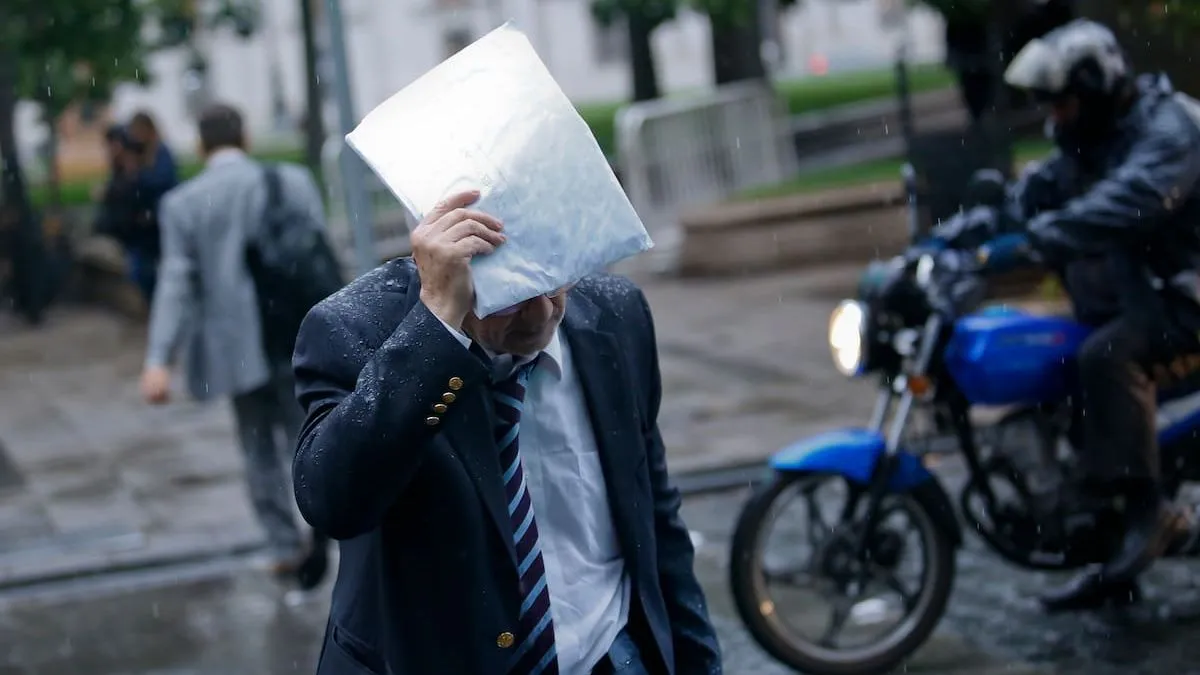 Lluvias intermitentes sorprenden a Santiago: “Se está largando en Maipú”