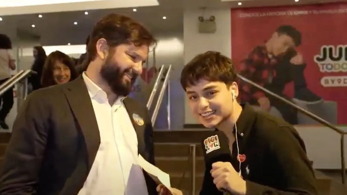 El emotivo momento en que el "Chico eléctrico" sorprende a Boric en Teletón 2024.