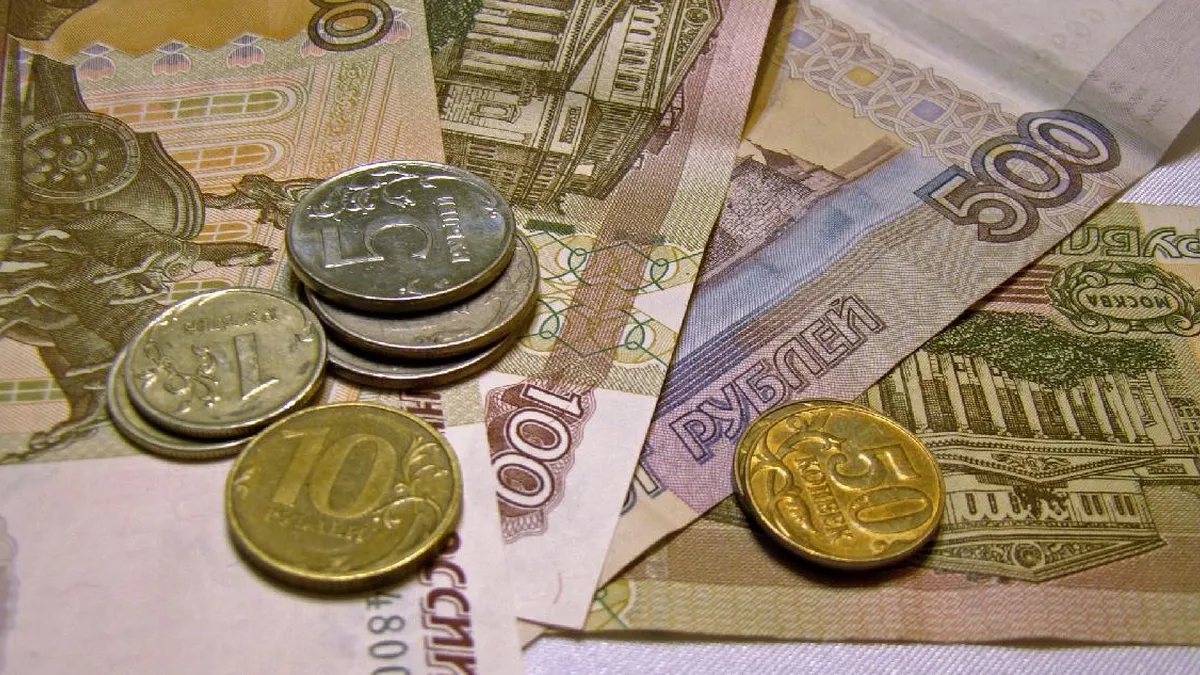 El rublo ruso alcanza un nuevo mínimo histórico: ¿qué lo está provocando?