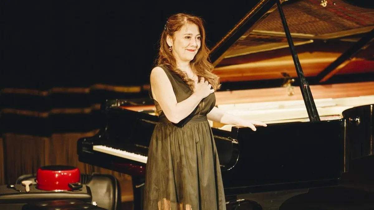 María Paz Santibáñez presenta 'Resistencia Femenina' en Teatro Nescafé de las Artes.