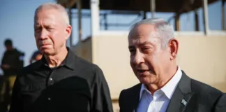 Netanyahu destituye a su ministro de Defensa por desacuerdos sobre Gaza.