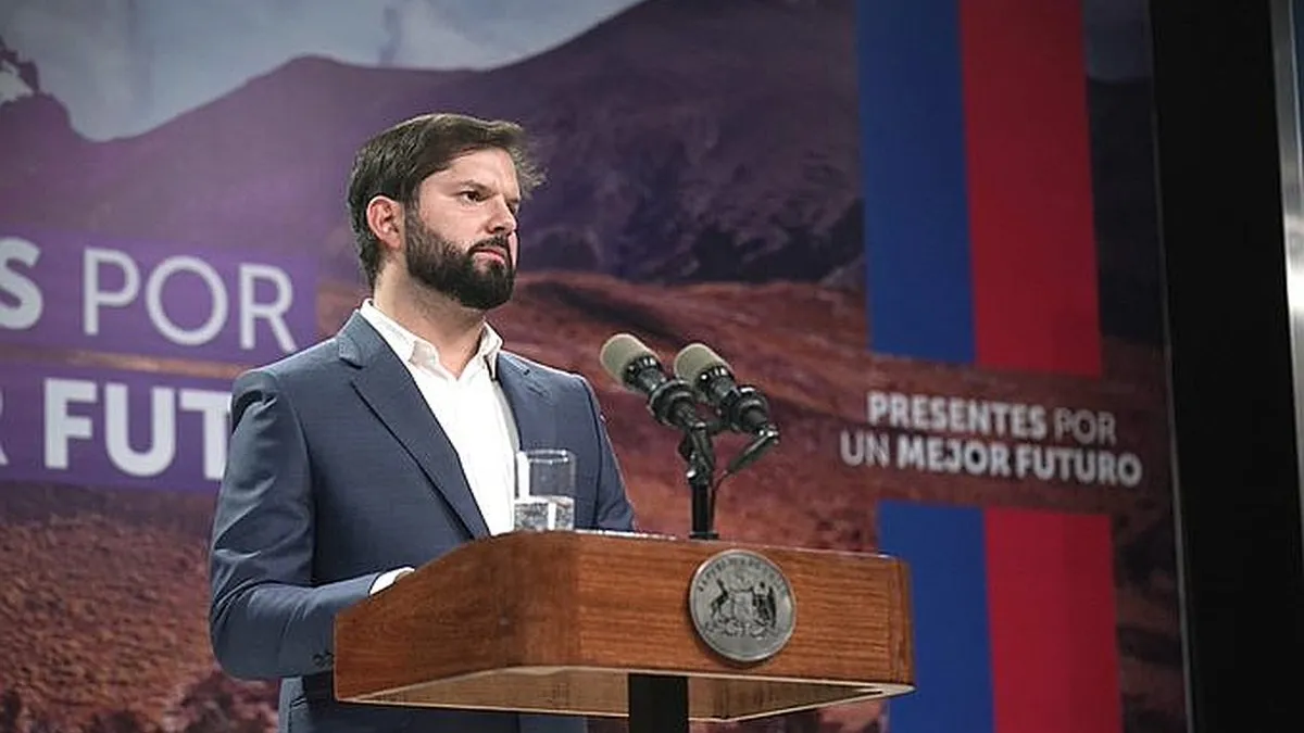 Boric critica al sector privado por el pesimismo que frena la inversión nacional.