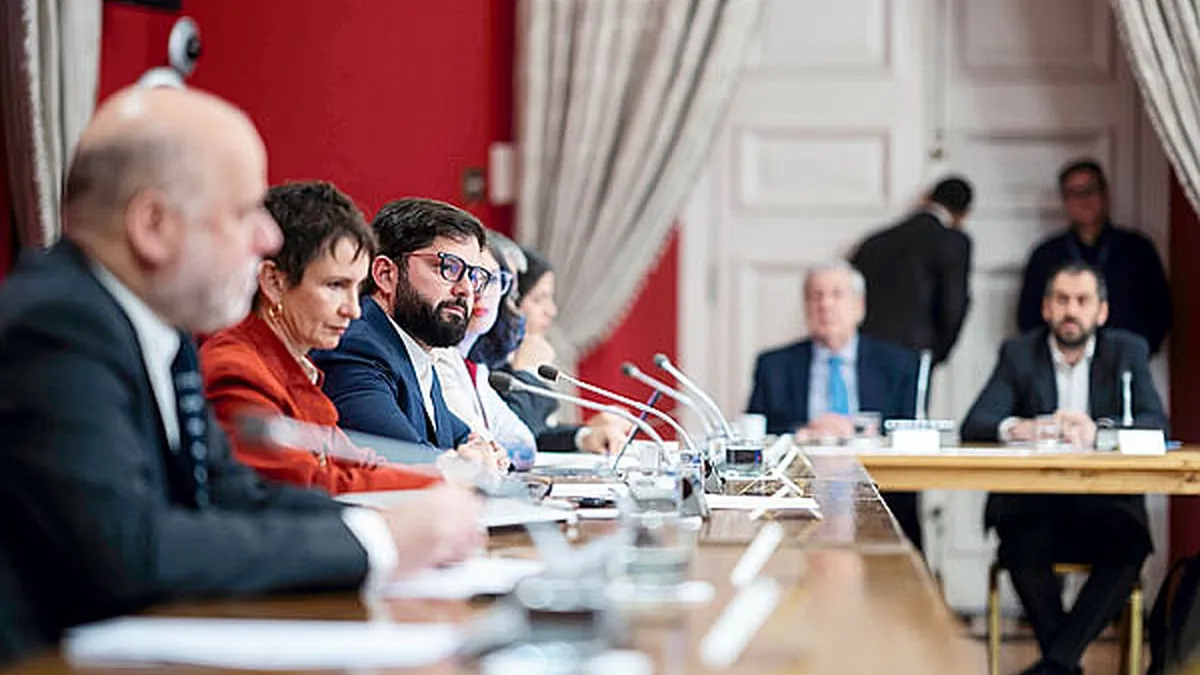 Boric respalda a Tohá y busca aprobar reforma de pensiones en enero.