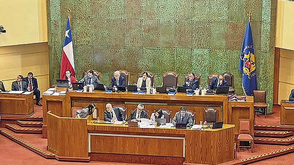 Estrechez fiscal en Chile: ¿es viable un nuevo impuesto a la renta en medio de la crisis?