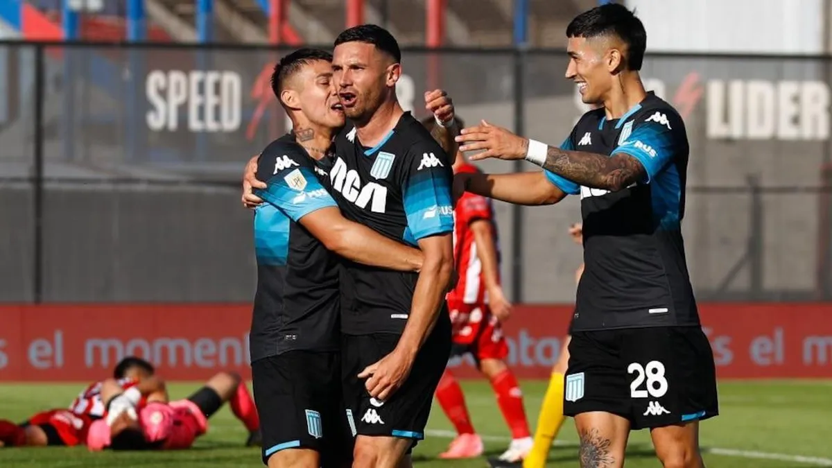 Racing triunfa ante Barracas Central y se acerca a la cima de la Liga Profesional.