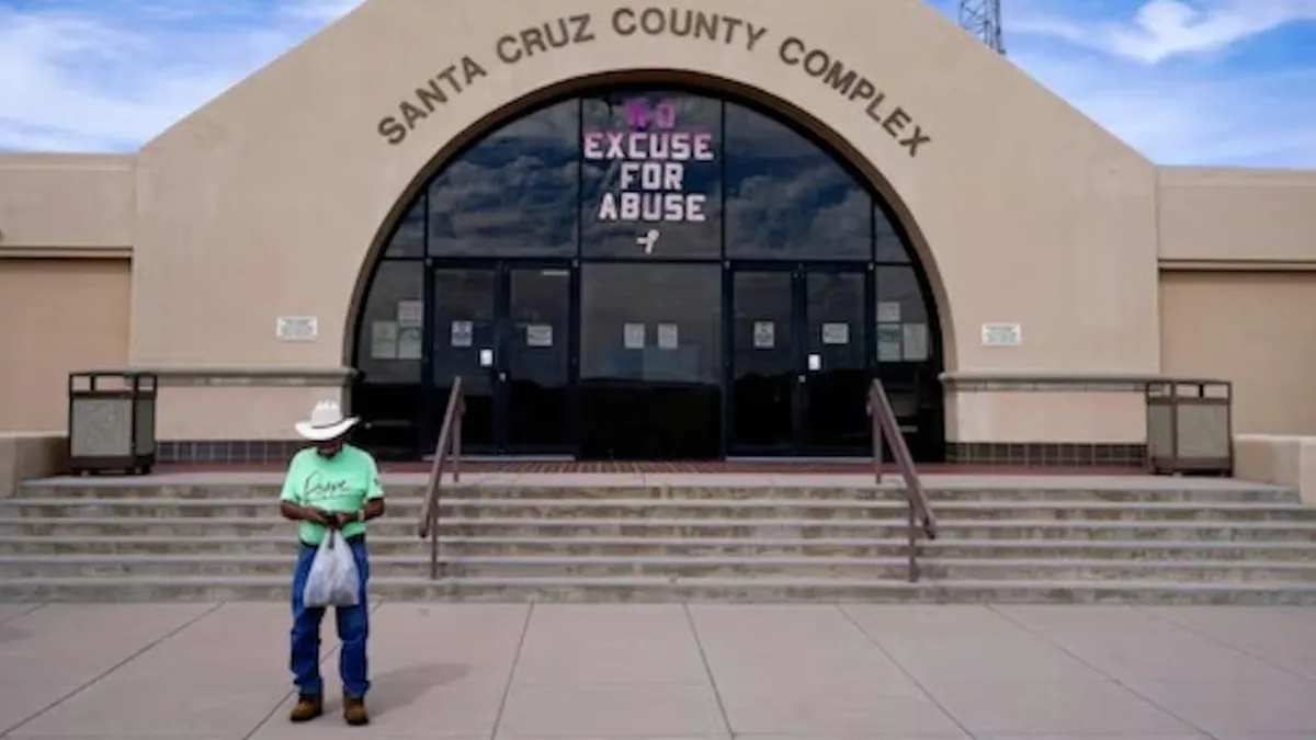 ¿Cómo una ex tesorera malversó más de 38 millones de dólares en Santa Cruz?