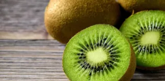 Descubre los sorprendentes beneficios de comer un kiwi diario.