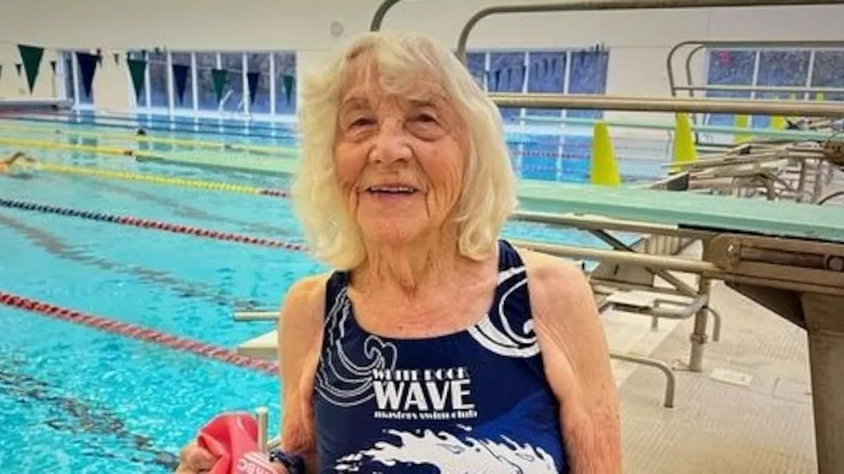 Descubre los secretos fitness de la nadadora centenaria récord mundial.