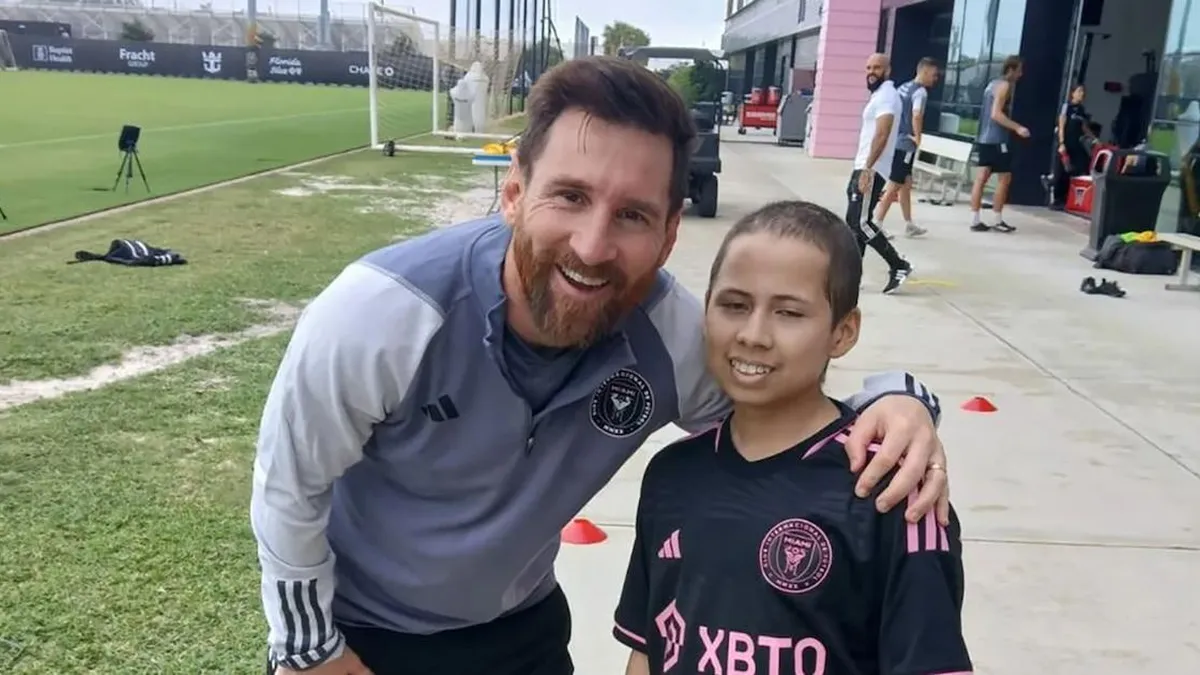 Lionel Messi cumple el sueño de Mateo, un joven con cáncer: “¡Conocí a mi ídolo!”