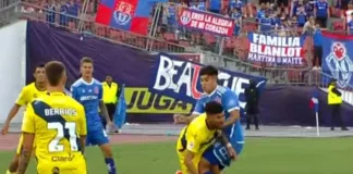 Marcelo Morales sugiere algo con un maletín tras el gol anulado a la U.