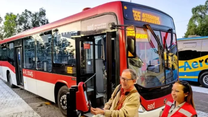 Aumento en tarifas de transporte público en Santiago impacta a los usuarios.