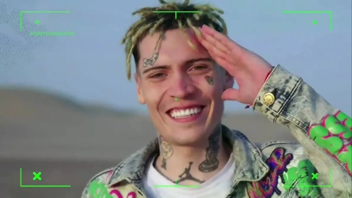 Marcianeke se ríe del “cogoteo” en vivo y se lanza en paracaídas en “Palabra de Honor”