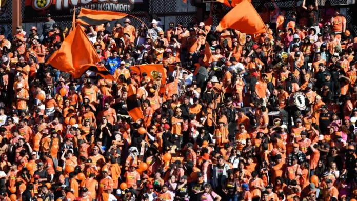 Hinchas de Cobreloa exigen denuncia a Huachipato por presunto espionaje.