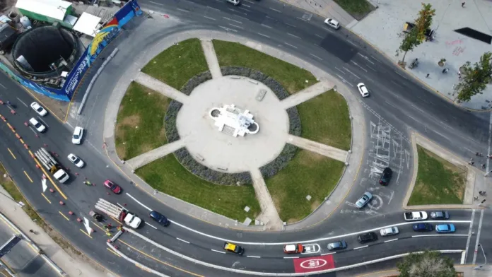 Descubre los cambios en Plaza Baquedano y los desvíos de tránsito en Alameda.