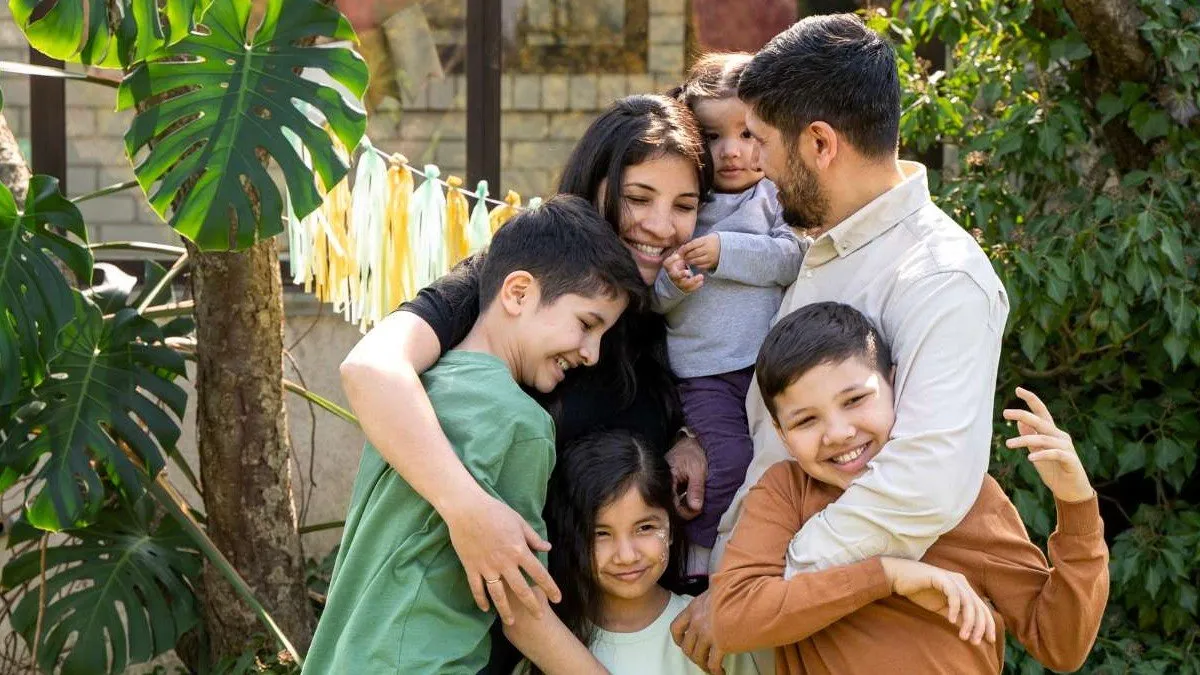 Noviembre trae bonos esenciales: descubre qué ayudas puede recibir tu familia este mes